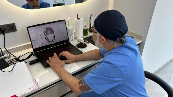 Diş Hekimliğinde Yapay Zeka: Anlamlı Gülüşlerin Dijital Tasarımcısı Mehmet Doğan Ateş ile Özel Röportaj